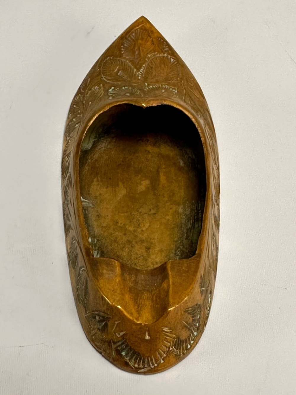 Vintage Engraved Brass Ashtray Shoe/Slipper Made in India Intricate Design - Picture 4 of 7